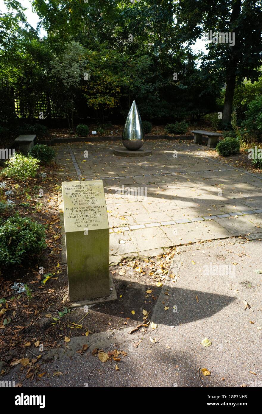 Giardino commemorativo dell'Olocausto a Bury St Edmunds commemora anche il massacro di 57 residenti ebrei la Domenica delle Palme nel 1190 Foto Stock