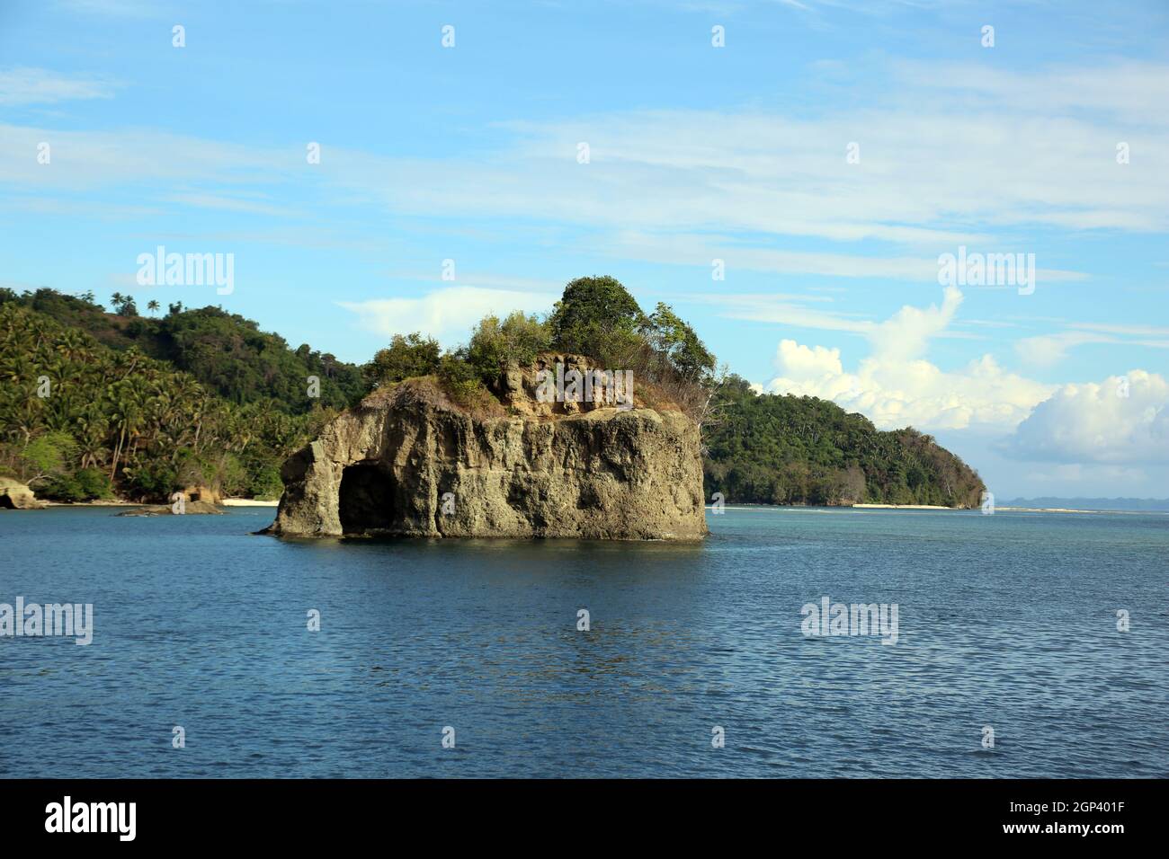 Felsen vor der Insel Siko, Nord-Molukken, Halmahera, Indonesien Foto Stock