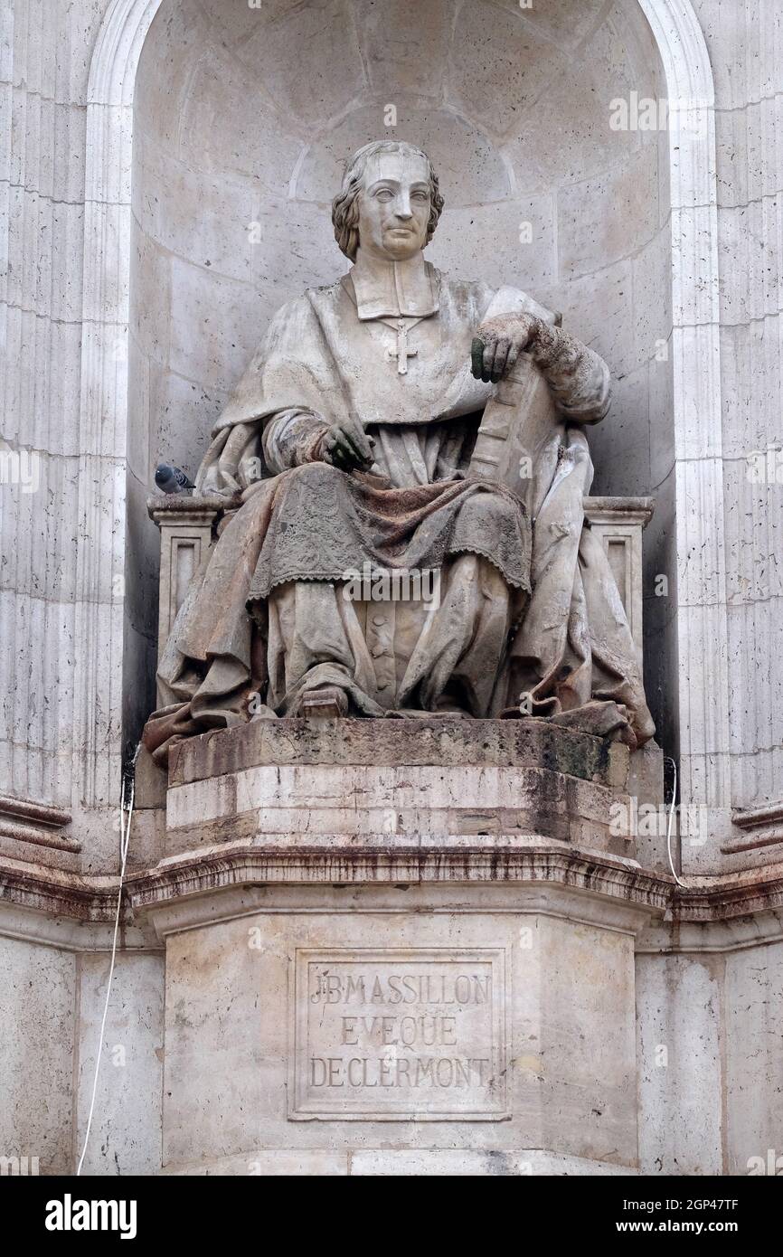 Statua di Massillon di Jacques Fauginet, Fontana dei Sacri oratori, Place Saint-Sulpice a Parigi, Francia Foto Stock