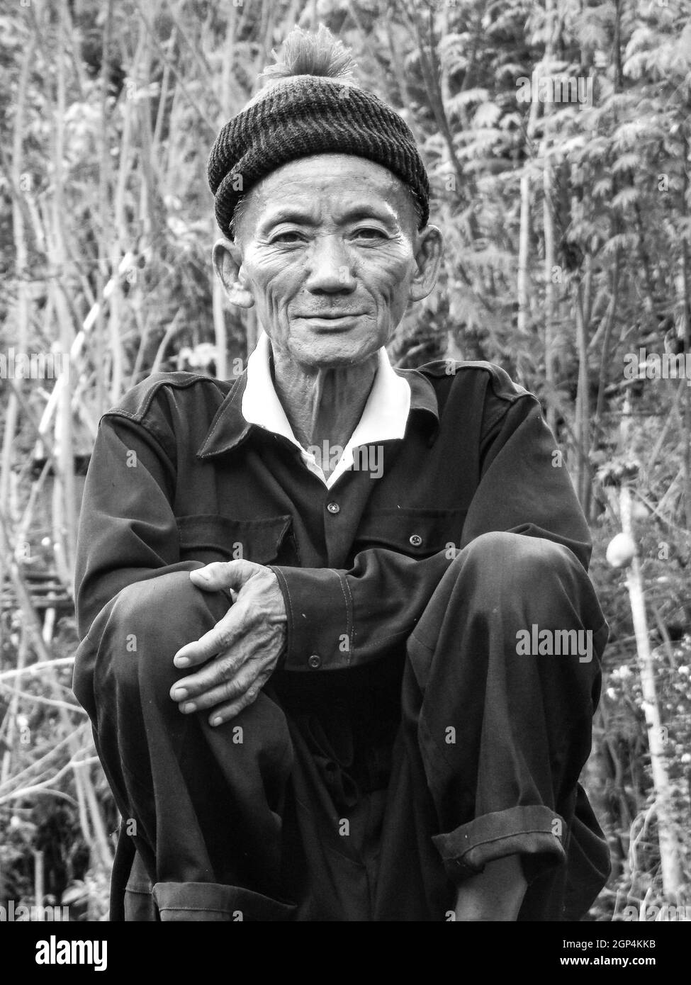 THAILANDIA, ZONA DI CHIANG MAI. RITRATTO DI UN VECCHIO AGRICOLTORE Foto Stock