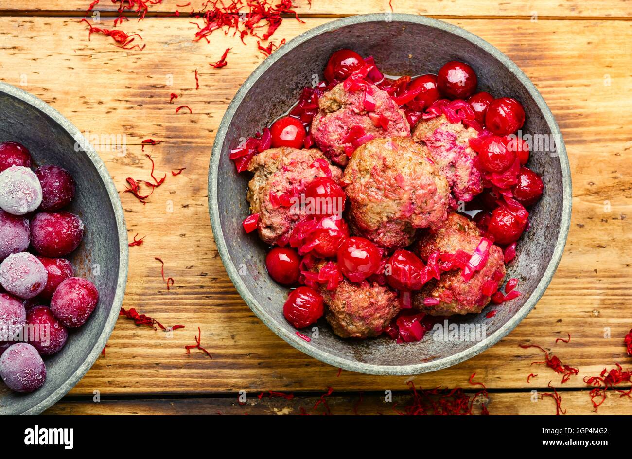 Deliziose polpette di kufta o di agnello in salsa di ciliegie Foto Stock