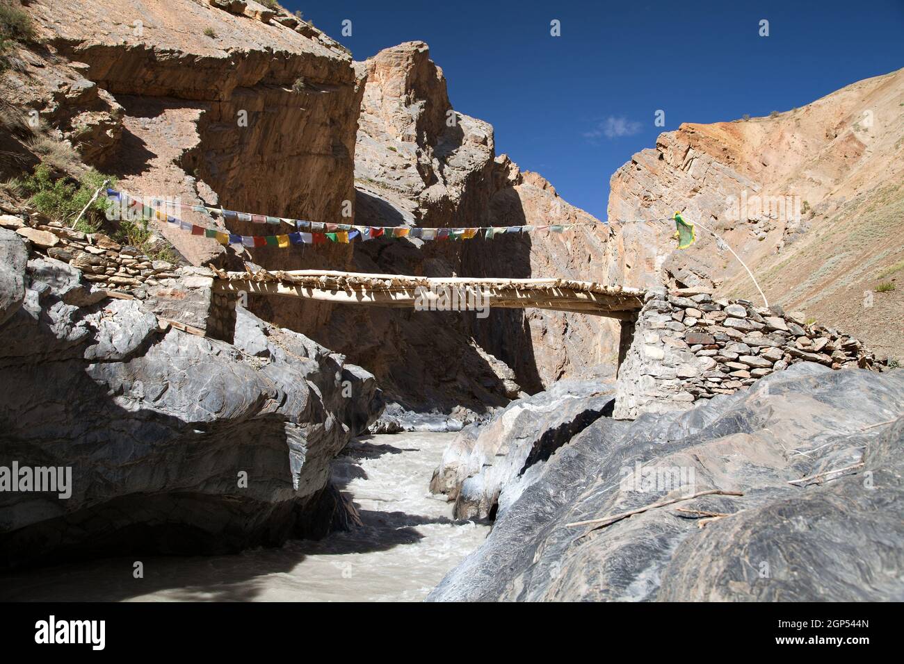 Canyon con ponte - vista da trekking Zanskar - Ladakh - Jammu e Kashmir - India Foto Stock