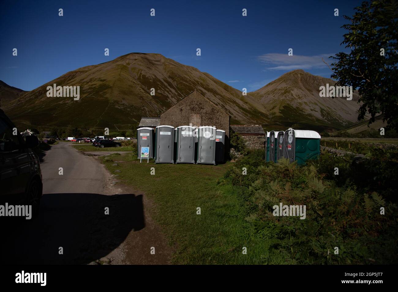 Bagni portatili per turisti, Wasdale Head Village Green Foto Stock