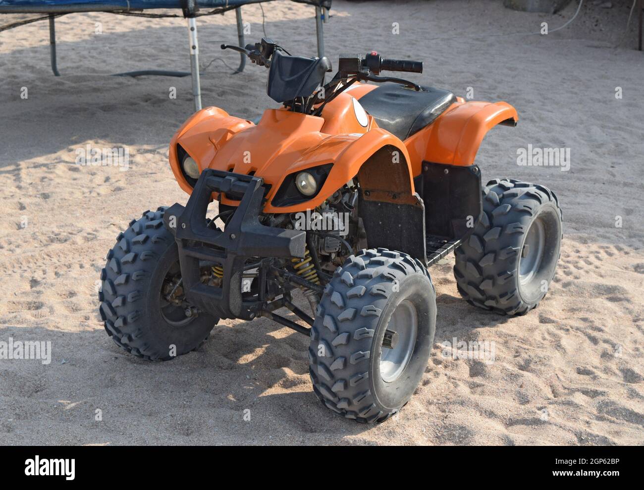 Piccolo Noleggio ATV. I servizi di noleggio sulla spiaggia in riva al mare. Foto Stock