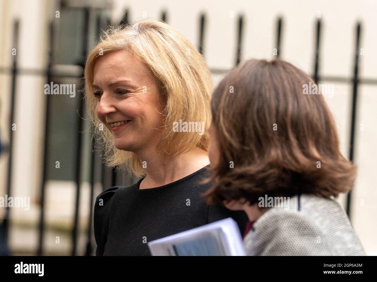 Londra, Regno Unito. 28 settembre 2021. Liz Truss, Ministro degli esteri, lascia 10 Downing Street London Credit: Ian Davidson/Alamy Live News Foto Stock