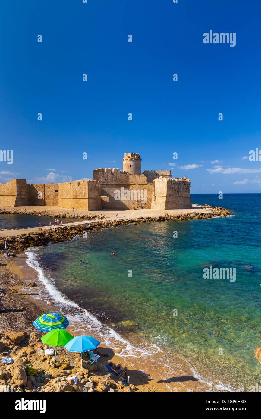 Castello di Isola di Capo Rizzuto, provincia di Crotone, Calabria, Italia Foto Stock