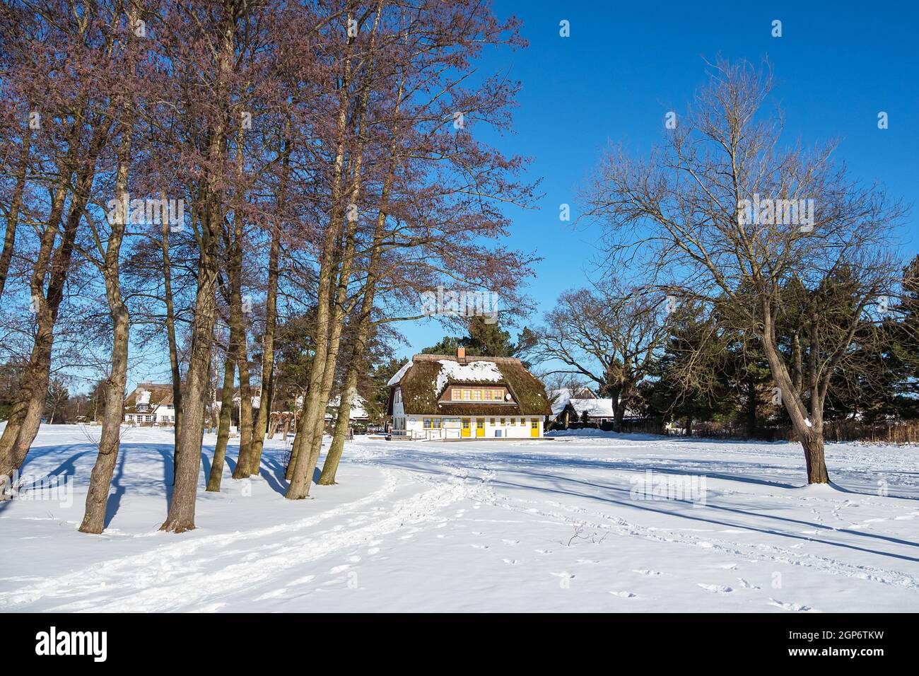 Edificio sulla costa di Bodden a Wieck, Germania. Foto Stock