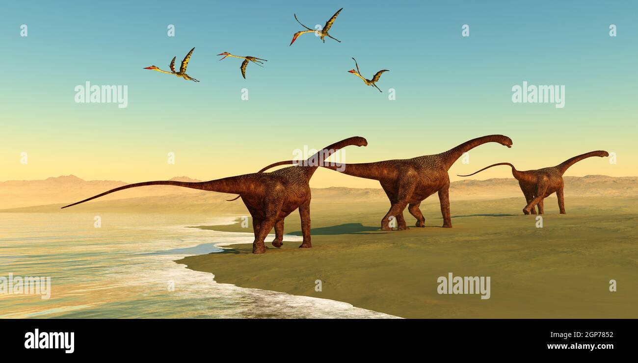 I rettili di Quetzalcoatlus volano fuori al mare come una mandria dei dinosauri di Malawisaurus vanno in cerca di vegetazione da mangiare. Foto Stock