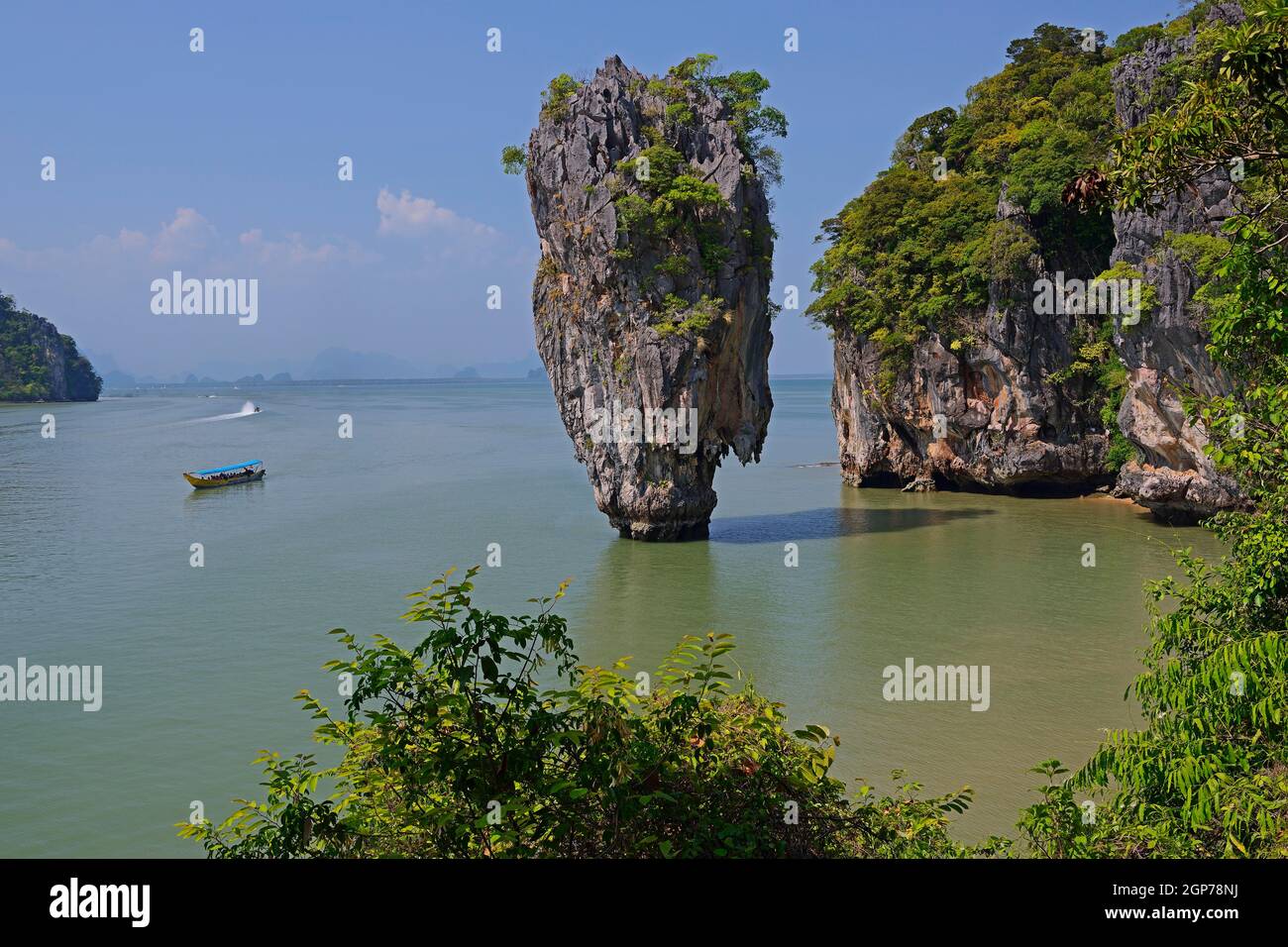 Impressionante formazione rocciosa, Khao Phing Kan Island, anche James Bond Island, Thailandia Foto Stock