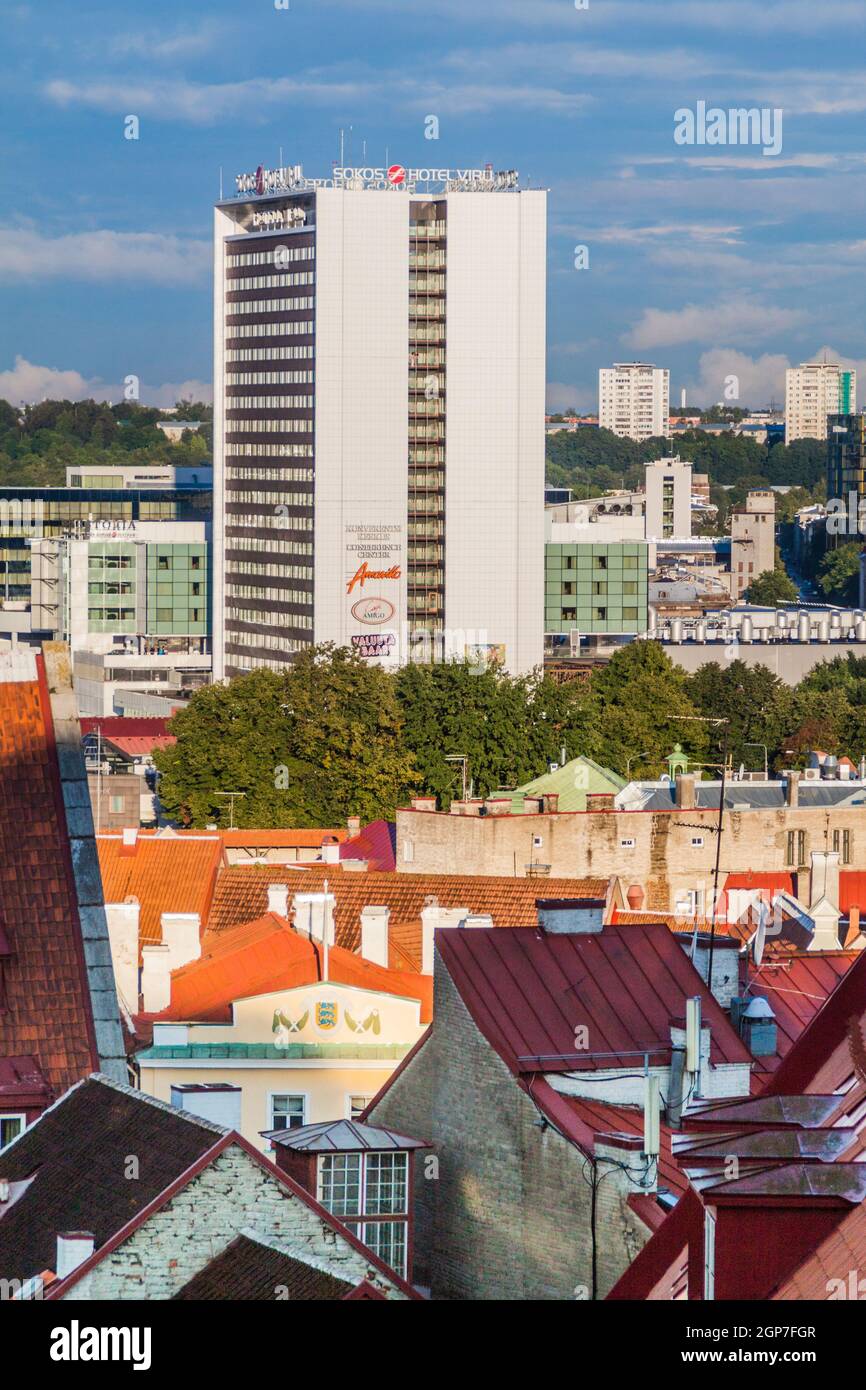 TALLINN, ESTONIA - 23 AGOSTO 2016: Hotel Viru a Tallinn. Durante l'epoca sovietica, il 23° piano dell'hotel ospitava un centro radio KGB. Foto Stock