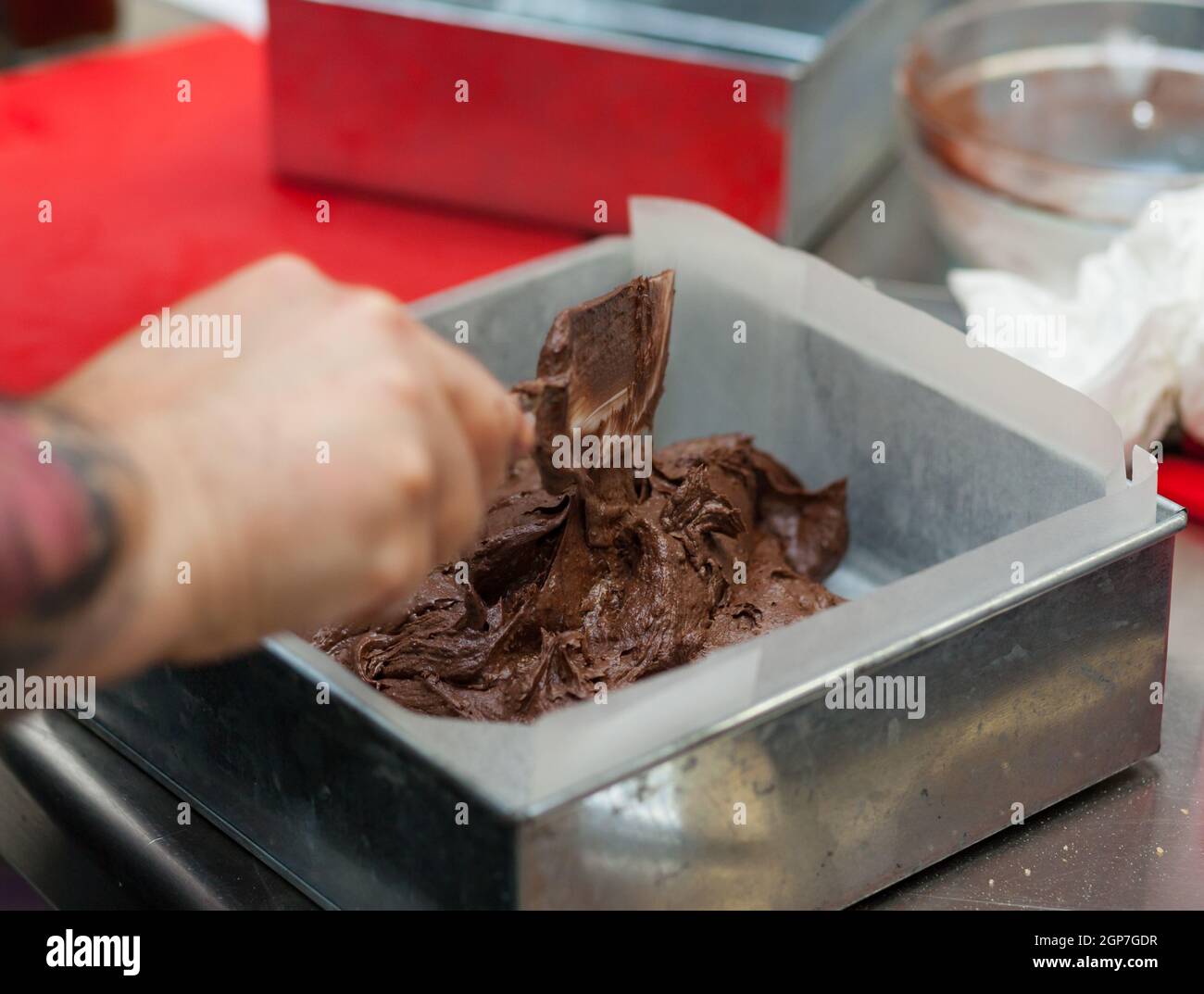 Teglia quadrata di Coccinelle. Si tratta di una torta al cioccolato, un dolce tipico della cucina americana. Foto Stock