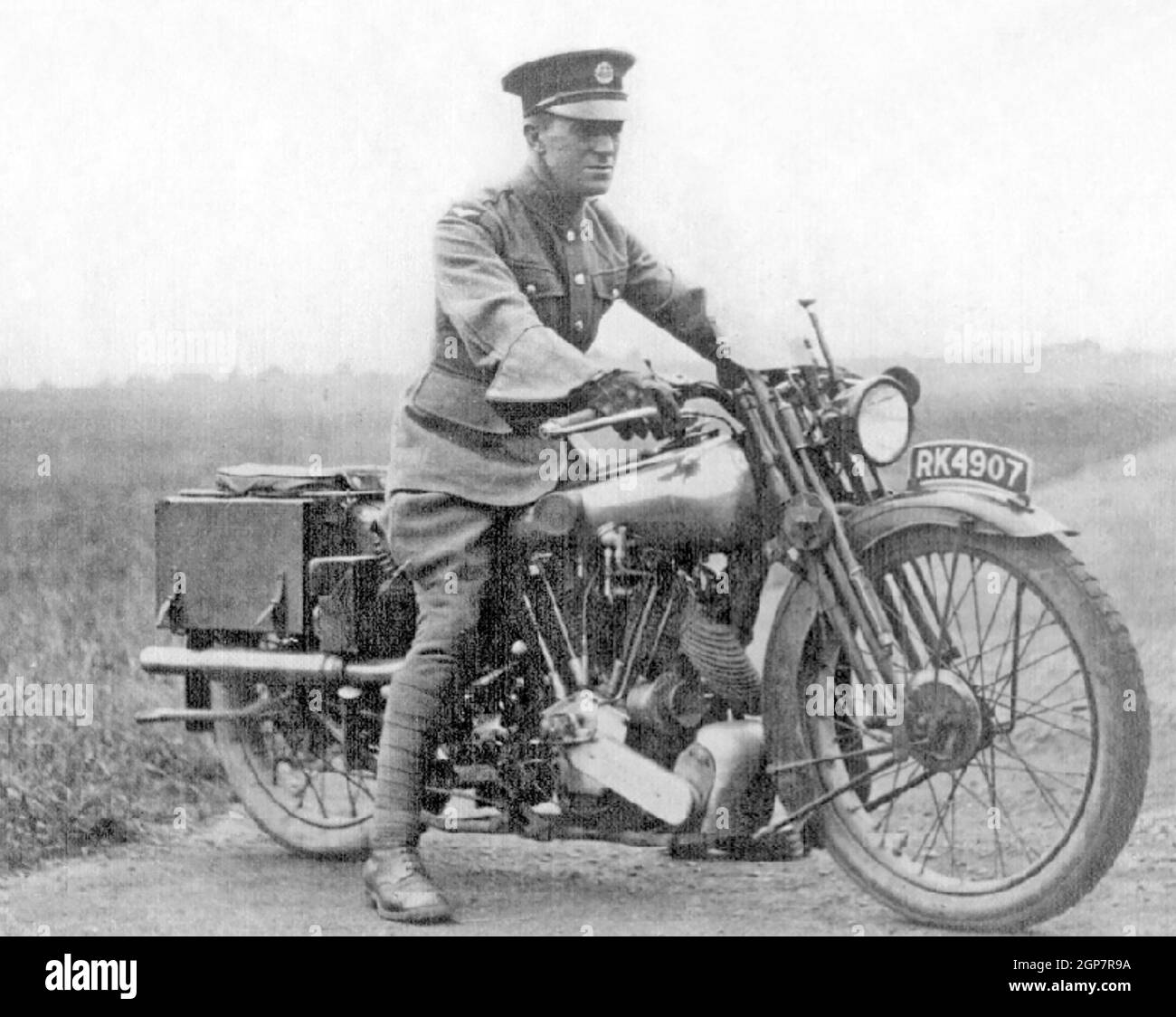 T.E.LAWRENCE (1888-1935) archeologo britannico, soldato su uno degli otto Brough Superior SS100 moto che possedeva in vari periodi. Foto Stock