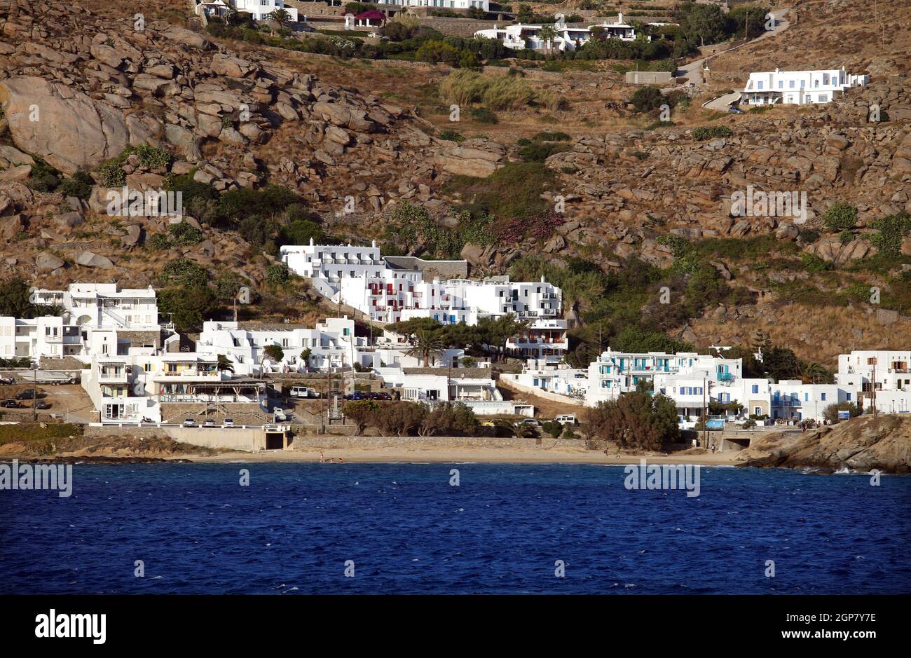 Bella isola greca Mykonos mare e tradizionali bulidings in Grecia. Mykonos si trova nella zona centrale del Mar Egeo. Foto Stock