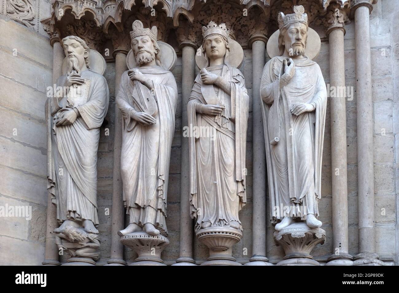 San Paolo, il re Davide, una regina e un altro re, portale di Sant'Anna, la cattedrale di Notre Dame di Parigi, Sito Patrimonio Mondiale dell'UNESCO a Parigi, Francia Foto Stock