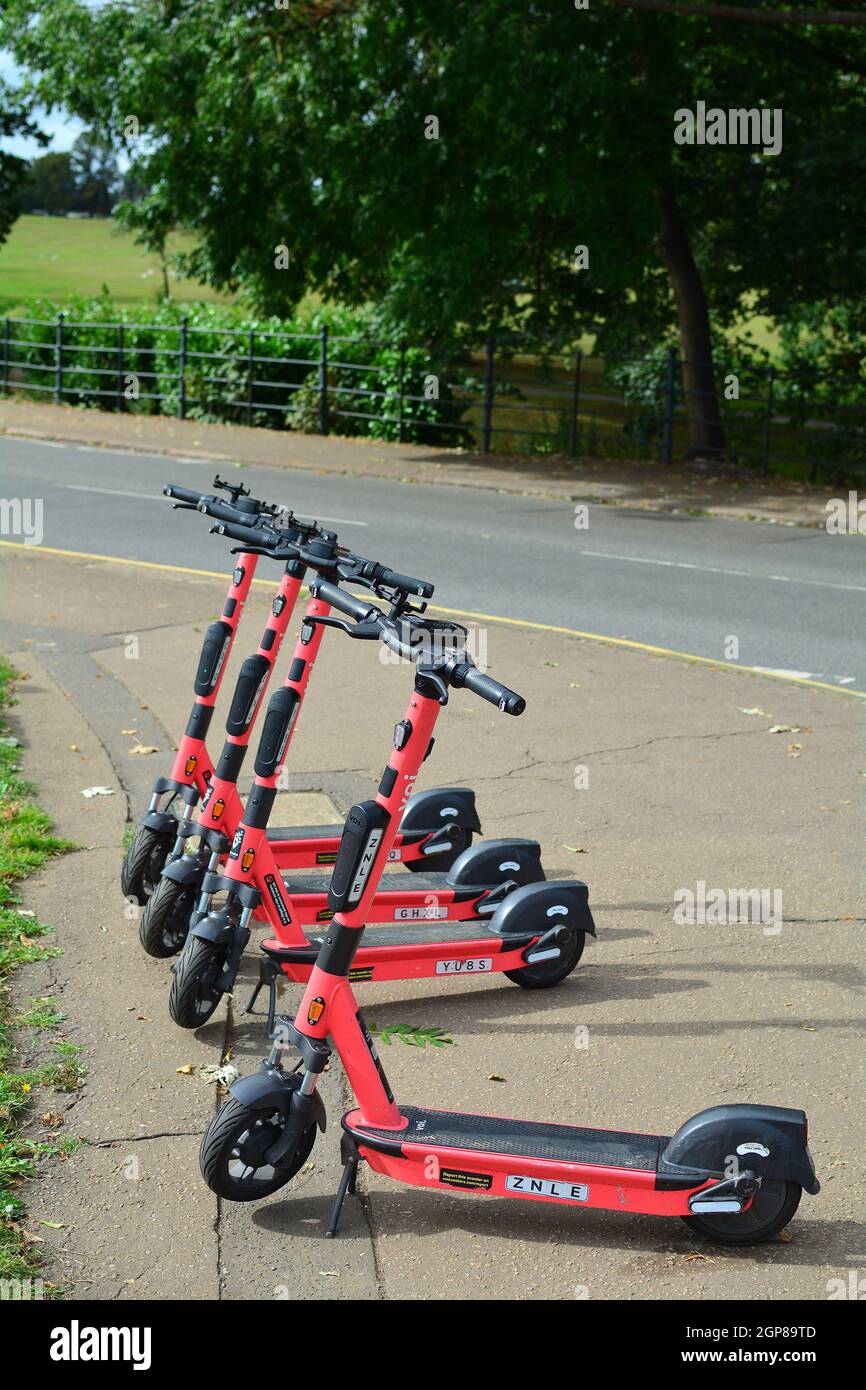 Voi scooters in Northampton Northamptonshire Regno Unito Foto Stock