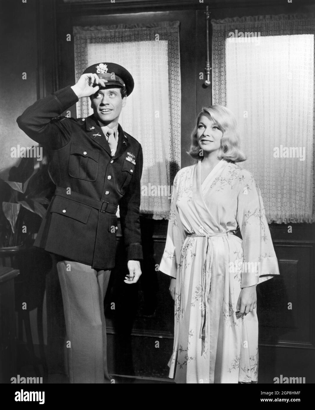 Mel Ferrer, Dolores Michaels, in set del film, 'Fraulein', 20th Century-Fox, 1958 Foto Stock