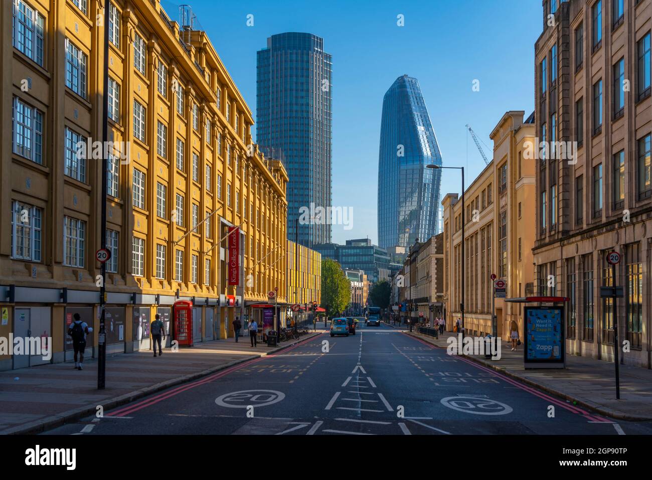 Vista dei blocchi di appartamenti alla fine di Stamford Street, Waterloo, Londra, Inghilterra, Regno Unito, Europa Foto Stock
