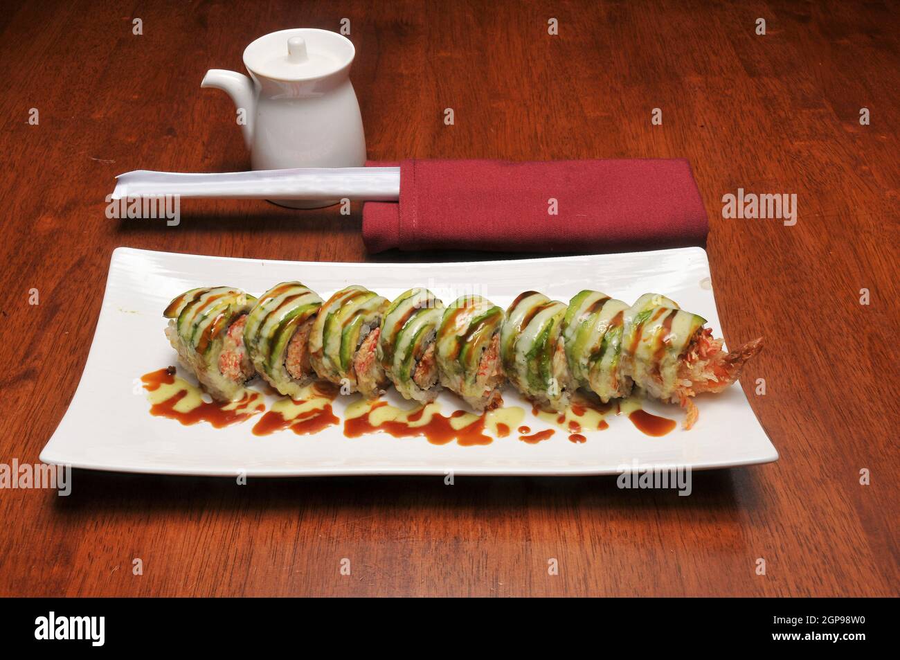 Tradizionale e autentica cucina Giapponese conosciuta come un sushi Roll Foto Stock