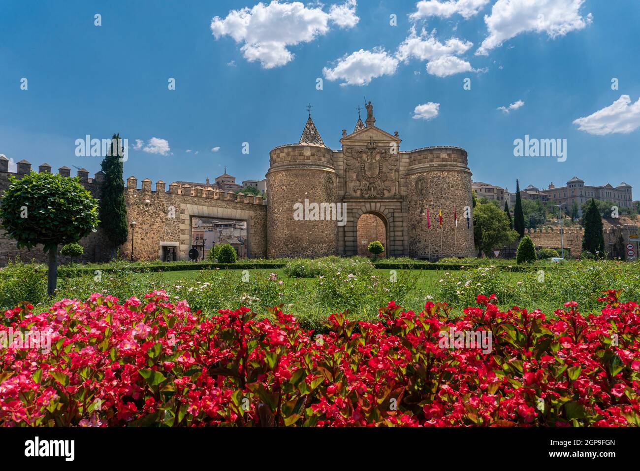 Puerta de Bisagra o porta Alfonso VI nella città di Toledo, Spagna Foto Stock