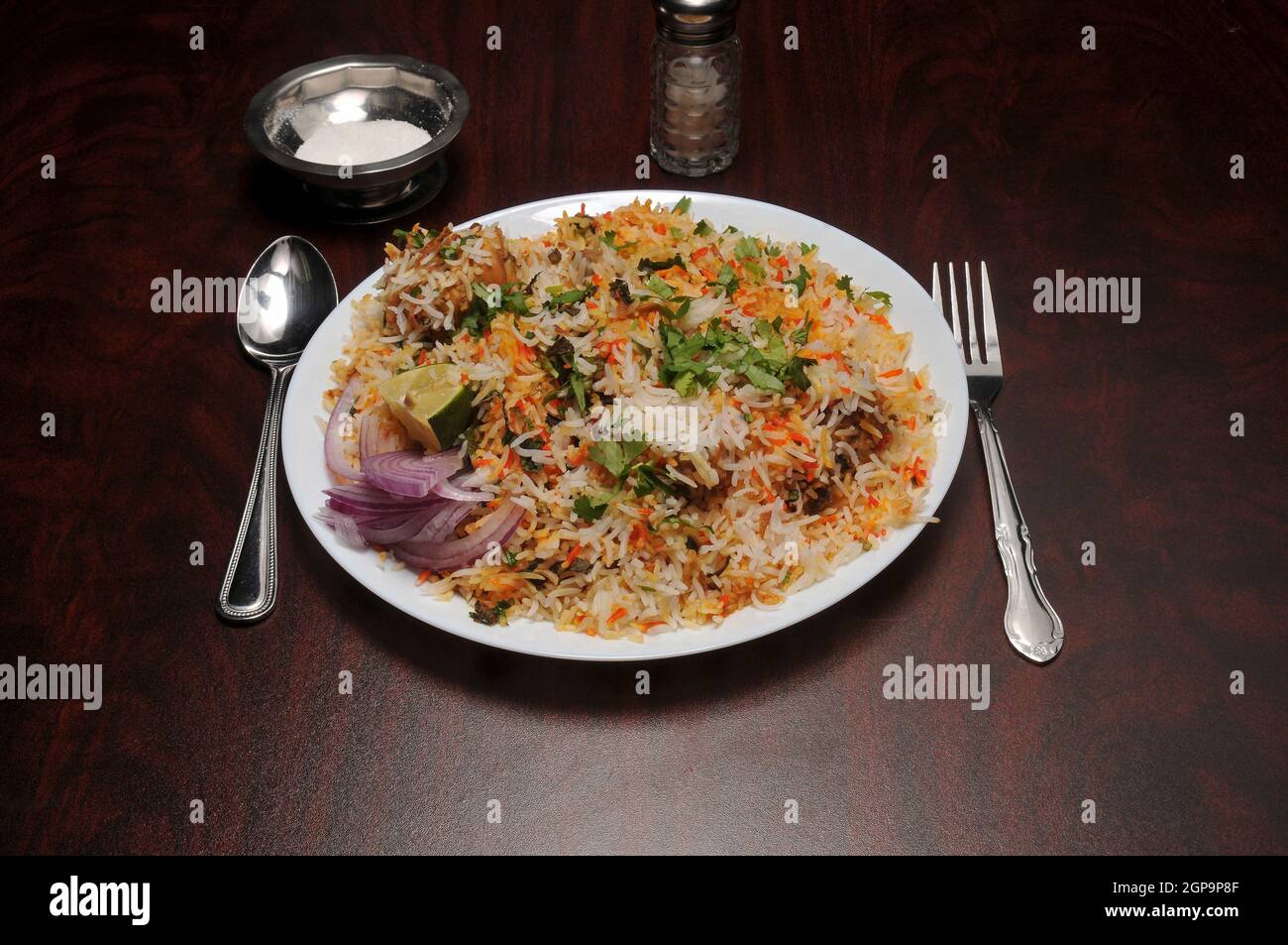 Autentica e tradizionale cucina indiana conosciuta come pollo biryani Foto Stock