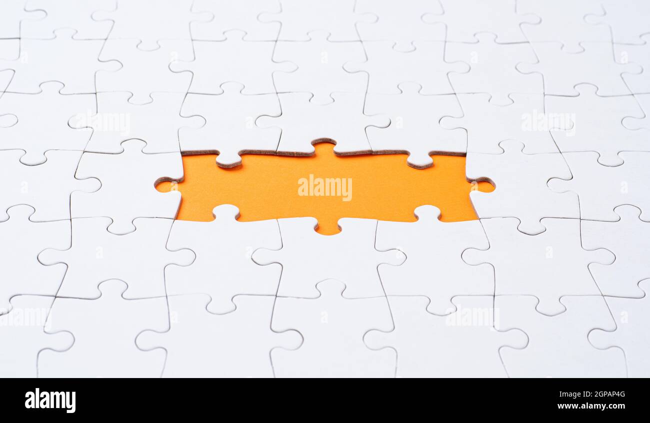 Puzzle bianco vuoto con pezzi mancanti Foto Stock
