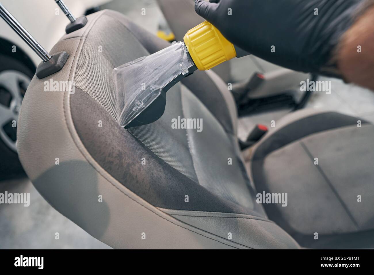 Messa a vuoto dettagliata dei sedili in pelle nel centro automatico. Dettagli Foto Stock