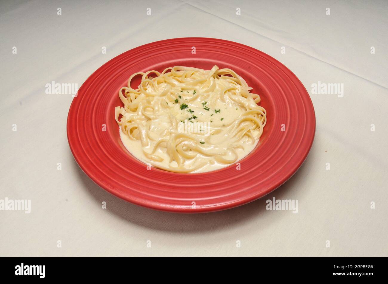 Delizioso autentico piatto italiano conosciuto come fettuccine Alfredo Foto Stock