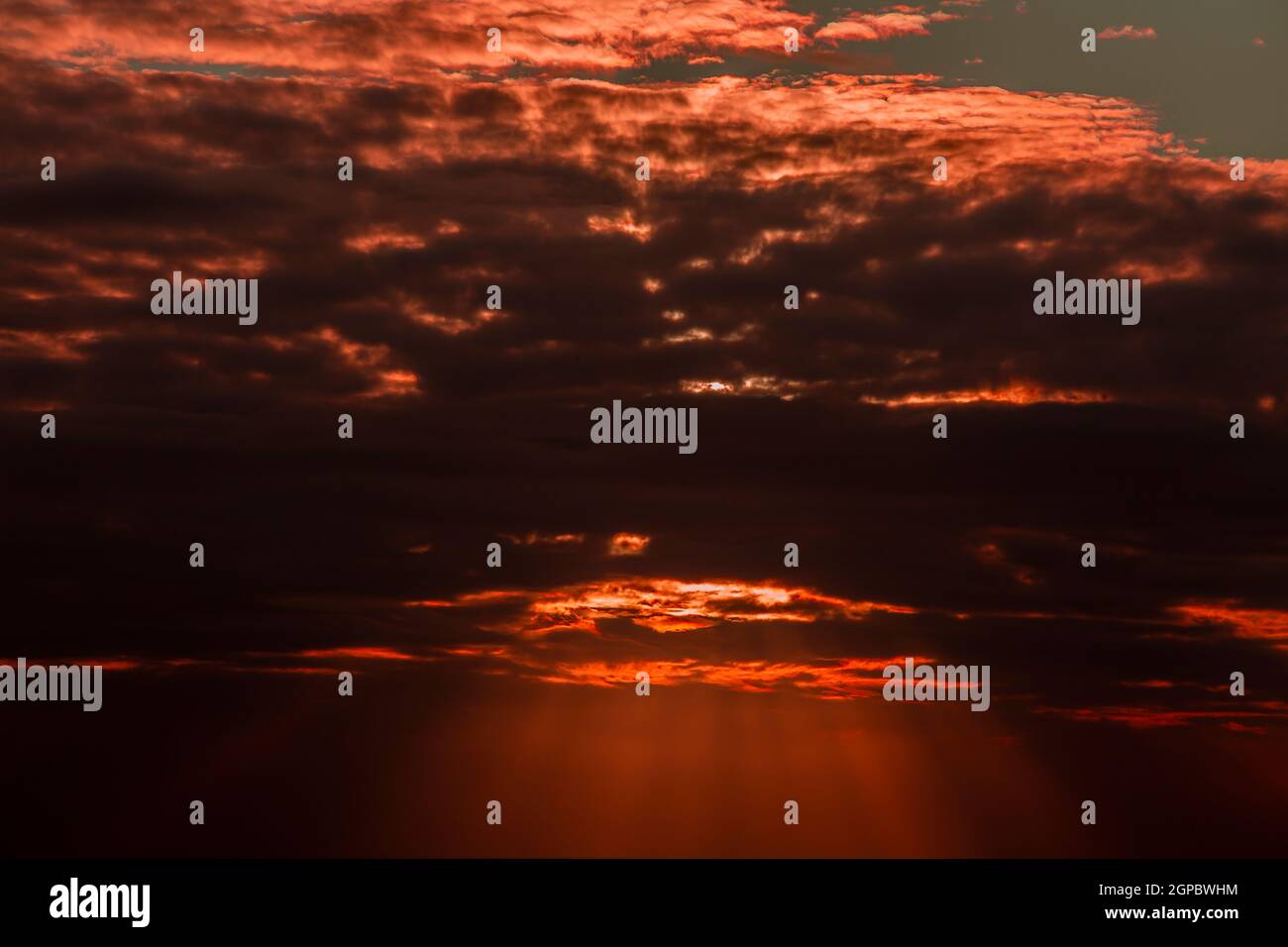 spettacolare cielo nuvoloso al tramonto. Foto Stock