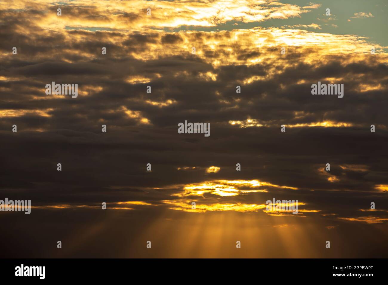 spettacolare cielo nuvoloso al tramonto. Foto Stock