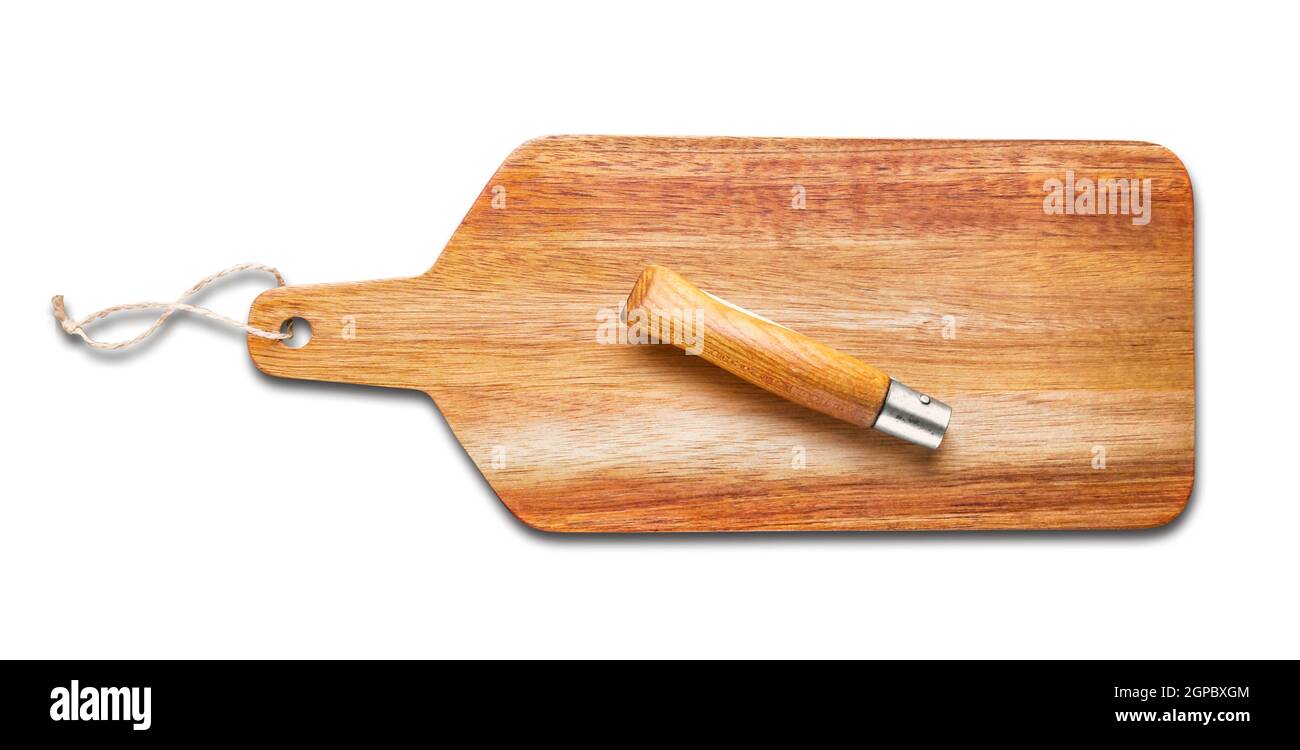 Tagliere in legno e coltello a tasca isolati su sfondo bianco Foto Stock