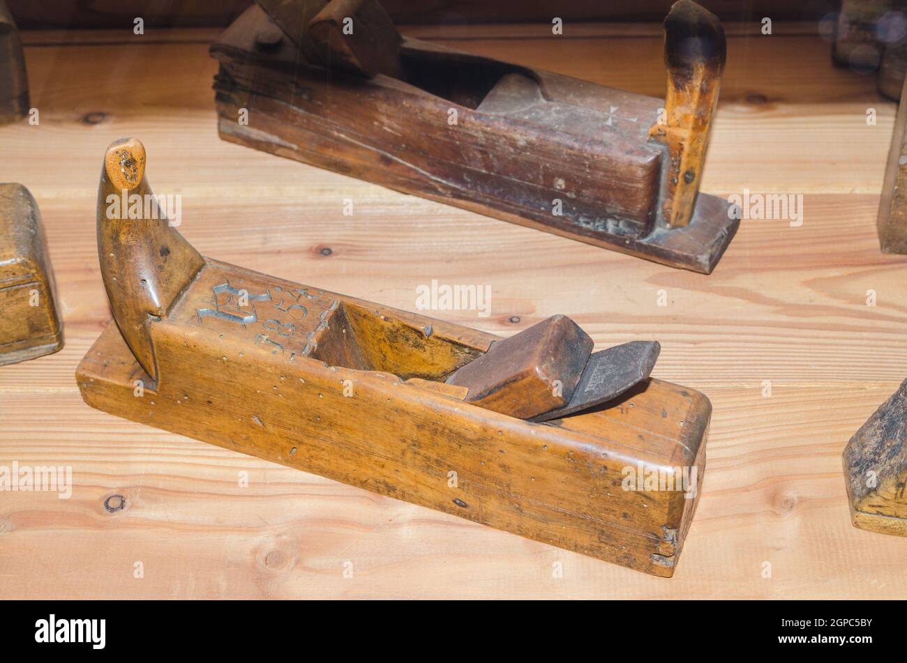 Strumento di piallatura del legno per personalizzare e abbellire il legno Foto Stock