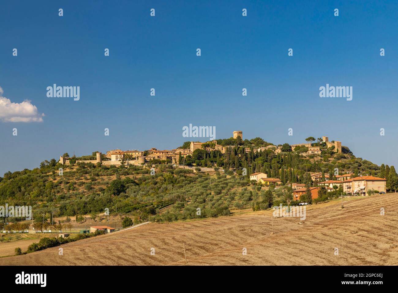 Tipico paesaggio toscano vicino a Montepulciano e Monticchielo, Italia Foto Stock