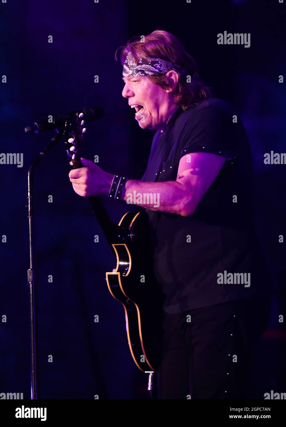 HUNTINGTON, NY - 23 SETTEMBRE: Il cantante George Thorogood suona sul palco al Paramount il 23 settembre 2021 a Huntington, New York. Foto Stock