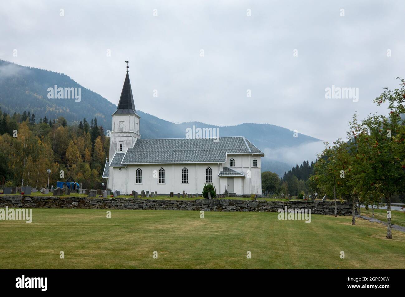 Skjonne kirke - chiesa - chiesa in legno bianco a Nore, Norvegia Foto Stock