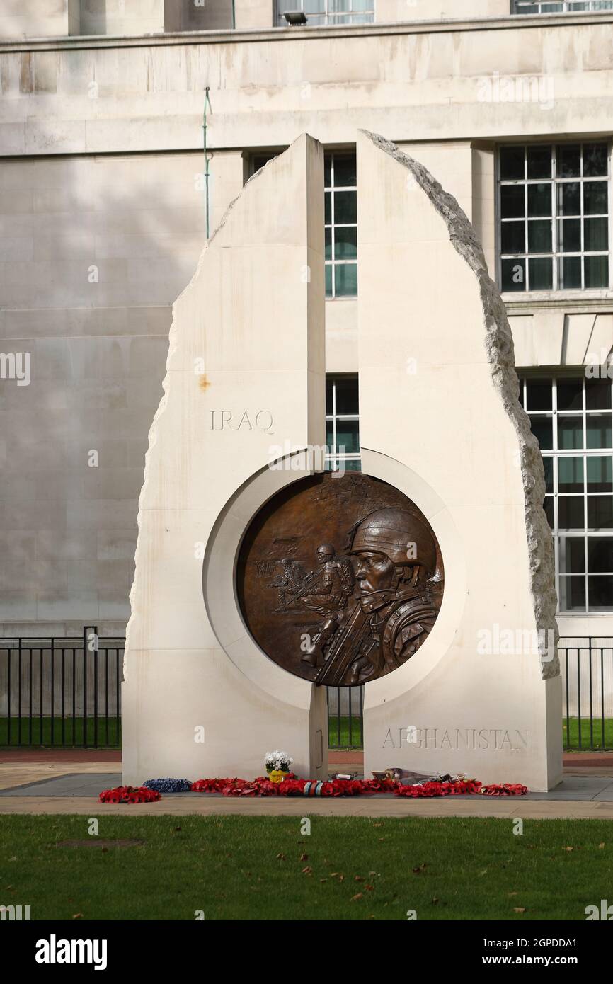 Un monumento commemorativo delle guerre in Iraq e Afghanistan a Victoria Embankment, Westminster, Londra, Regno Unito Foto Stock