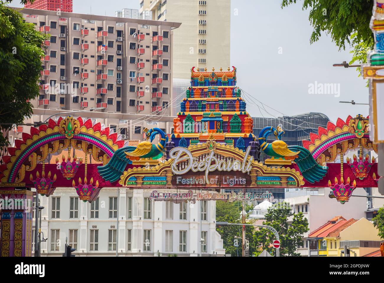 Decorazione Deepavali 2021 all'ingresso di Little India, Singapore. Foto Stock