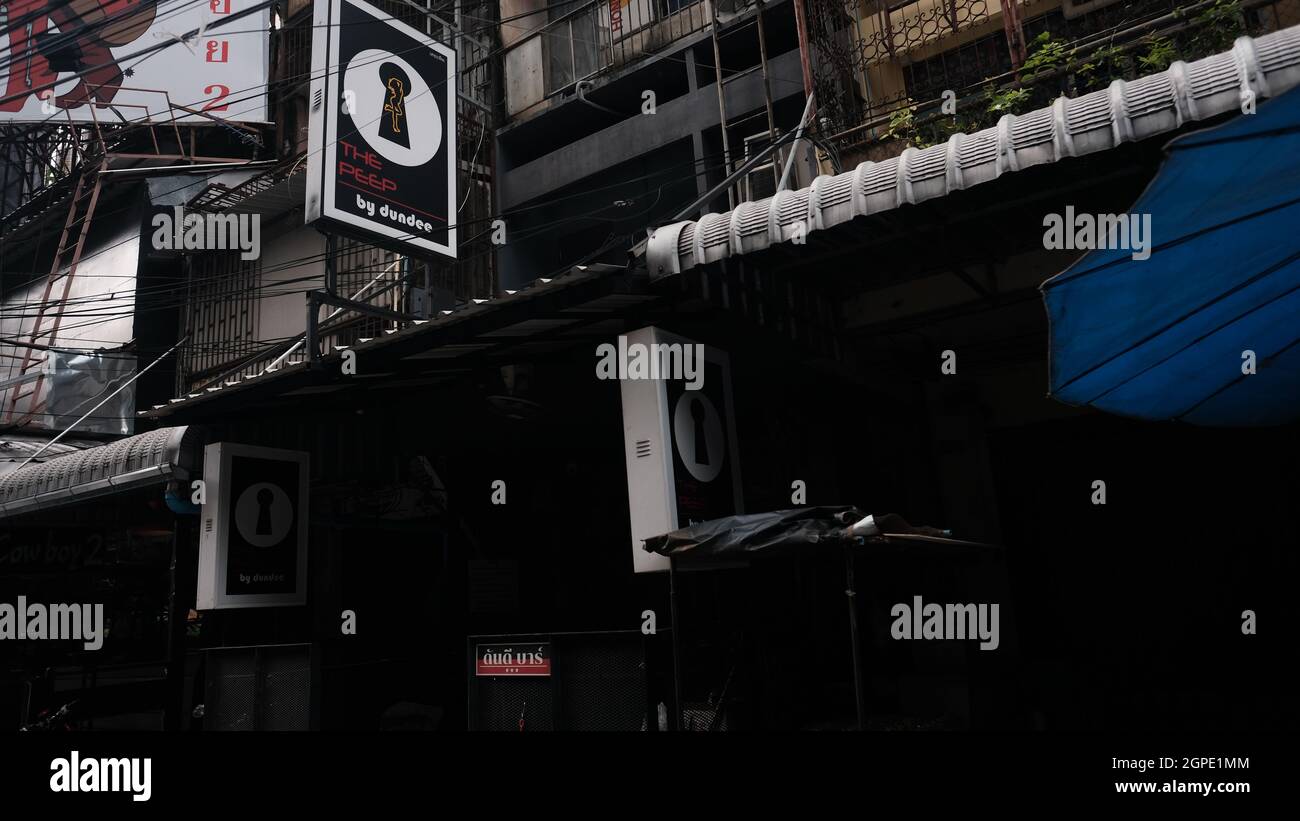 Soi Cowboy Entertainment zone a Bangkok Thailandia chiudere Covid 19 Pandemic Lockdown Maintenance equipaggio Foto Stock