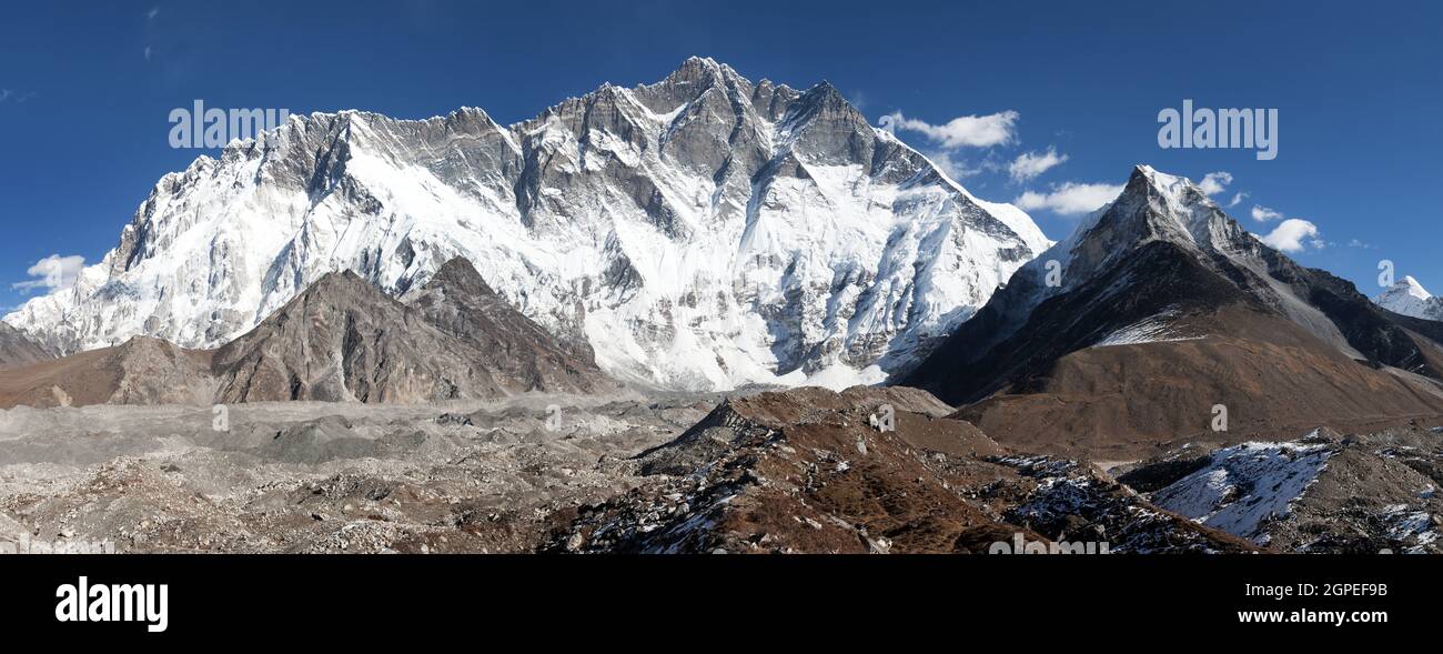 Vista panoramica del monte Lhotse, Lhotse Shar, Nuptse e sud rockface, ghiacciaio Lhotse e Island Peak (Imja tse) - Parco nazionale Sagarmatha - modo per Foto Stock