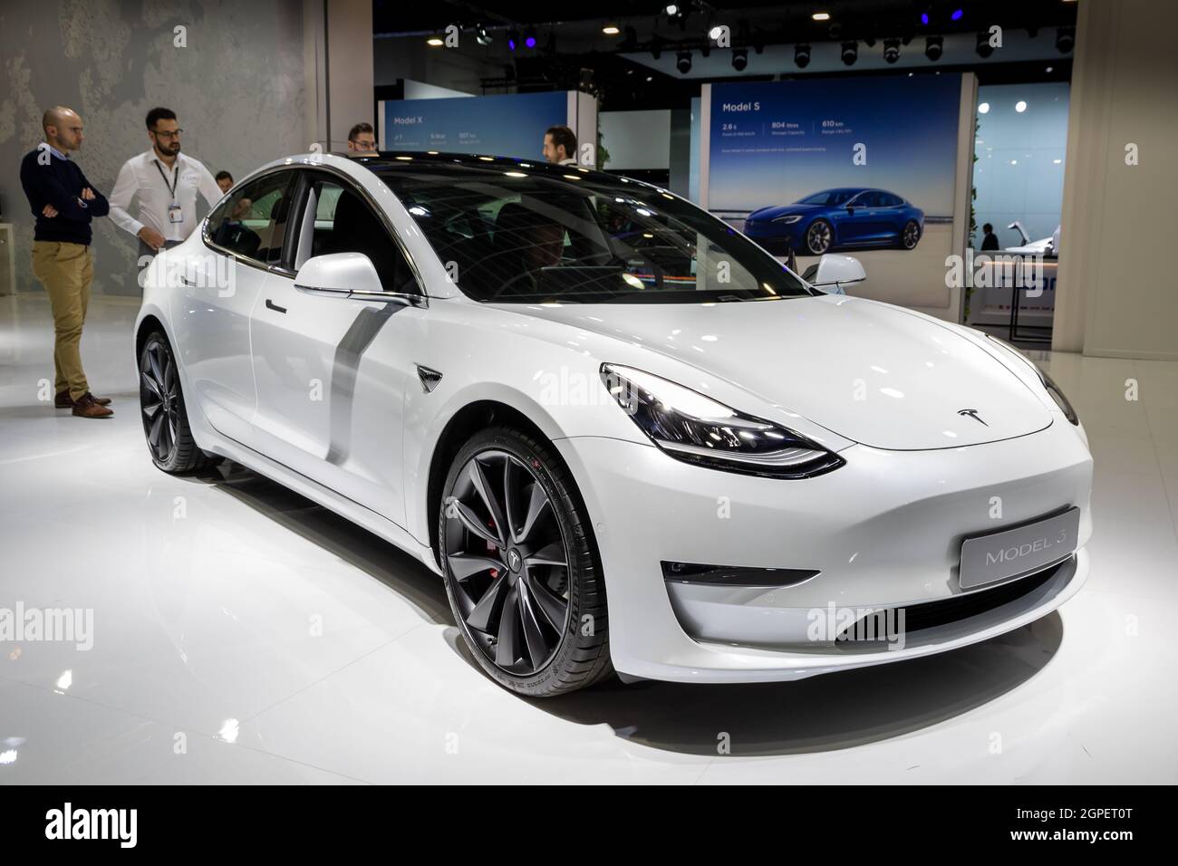 Il nuovo modello di Tesla Model 3 è mostrato al Motor Show Autosalon 2020. Bruxelles, Belgio - 9 gennaio 2020. Foto Stock