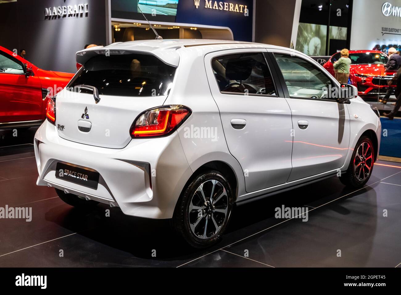 Il nuovo modello di auto Mitsubishi Space Star è presentato al Motor Show Autosalon 2020. Bruxelles, Belgio - 9 gennaio 2020. Foto Stock