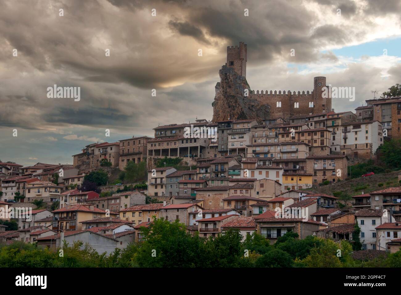 Bellissimo comune medievale di Frias in provincia di Burgos, Spagna Foto Stock