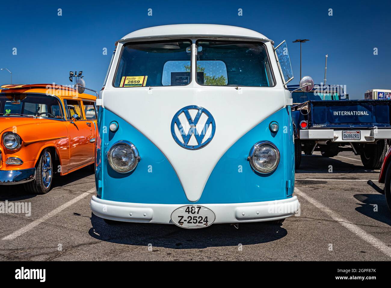 Reno, NV - 4 agosto 2021: 1956 Volkswagen tipo II Transporter Pickup ad una mostra locale di automobili. Foto Stock