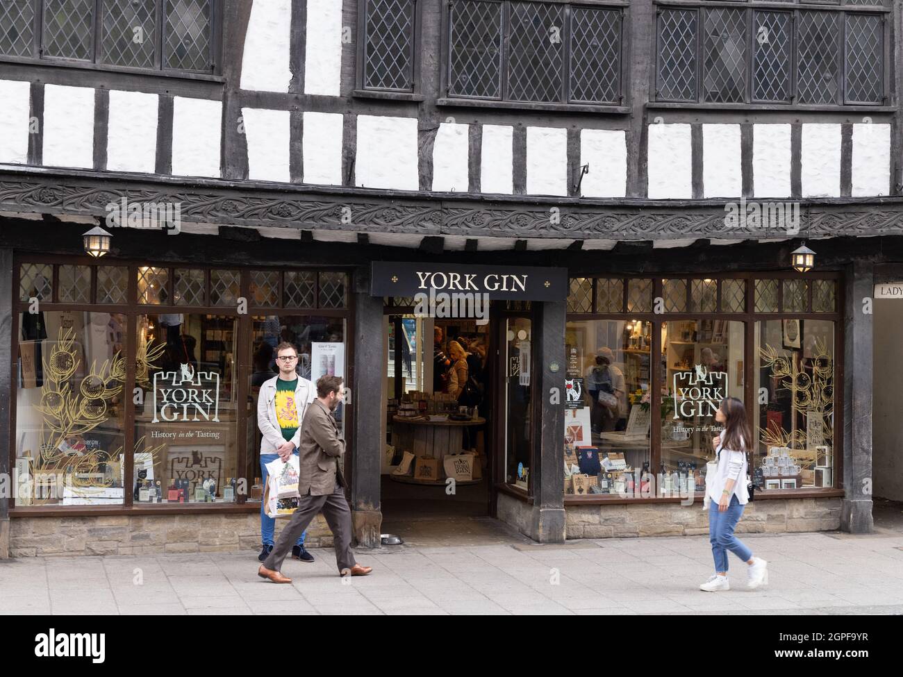 Sir Thomas Herberts House, York, un edificio medievale tudor del XV secolo, oggi sede di York Gin; York centro città York Yorkshire Regno Unito Foto Stock