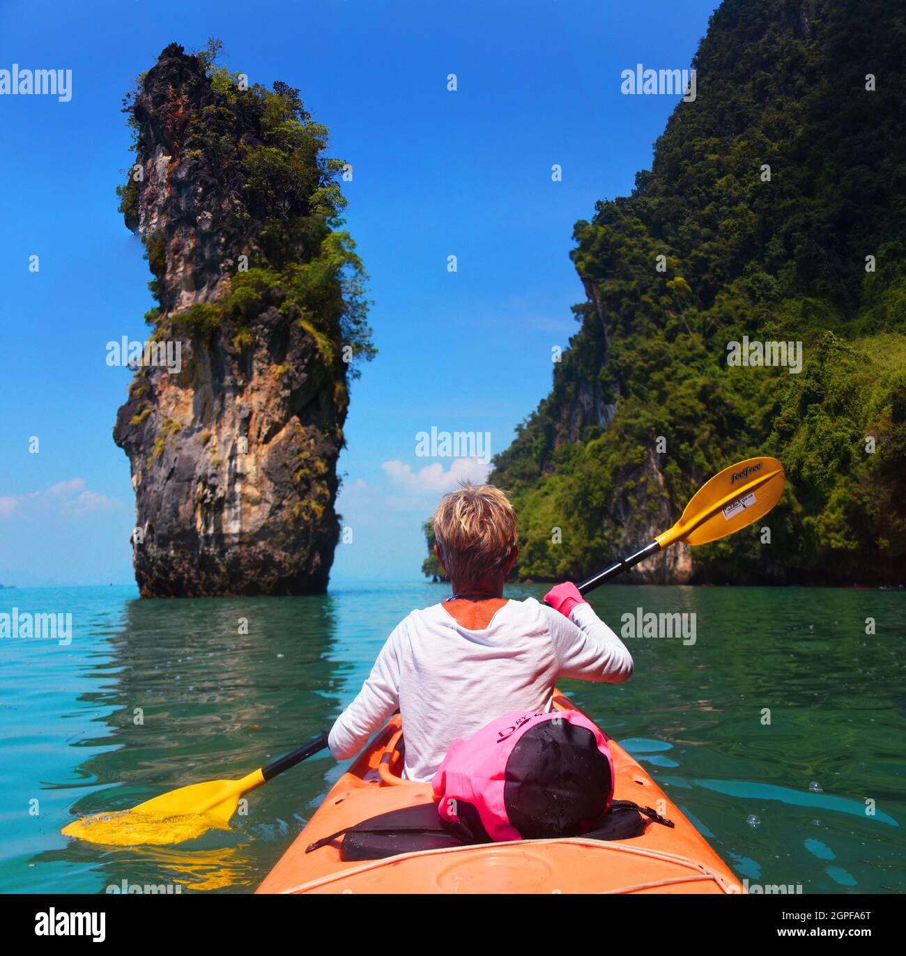 THAILANDIA, PARCO NAZIONALE DI AO PHANG NGA, GITA IN KAYAK NEL MARE DELLE ANDAMANE, MR Foto Stock