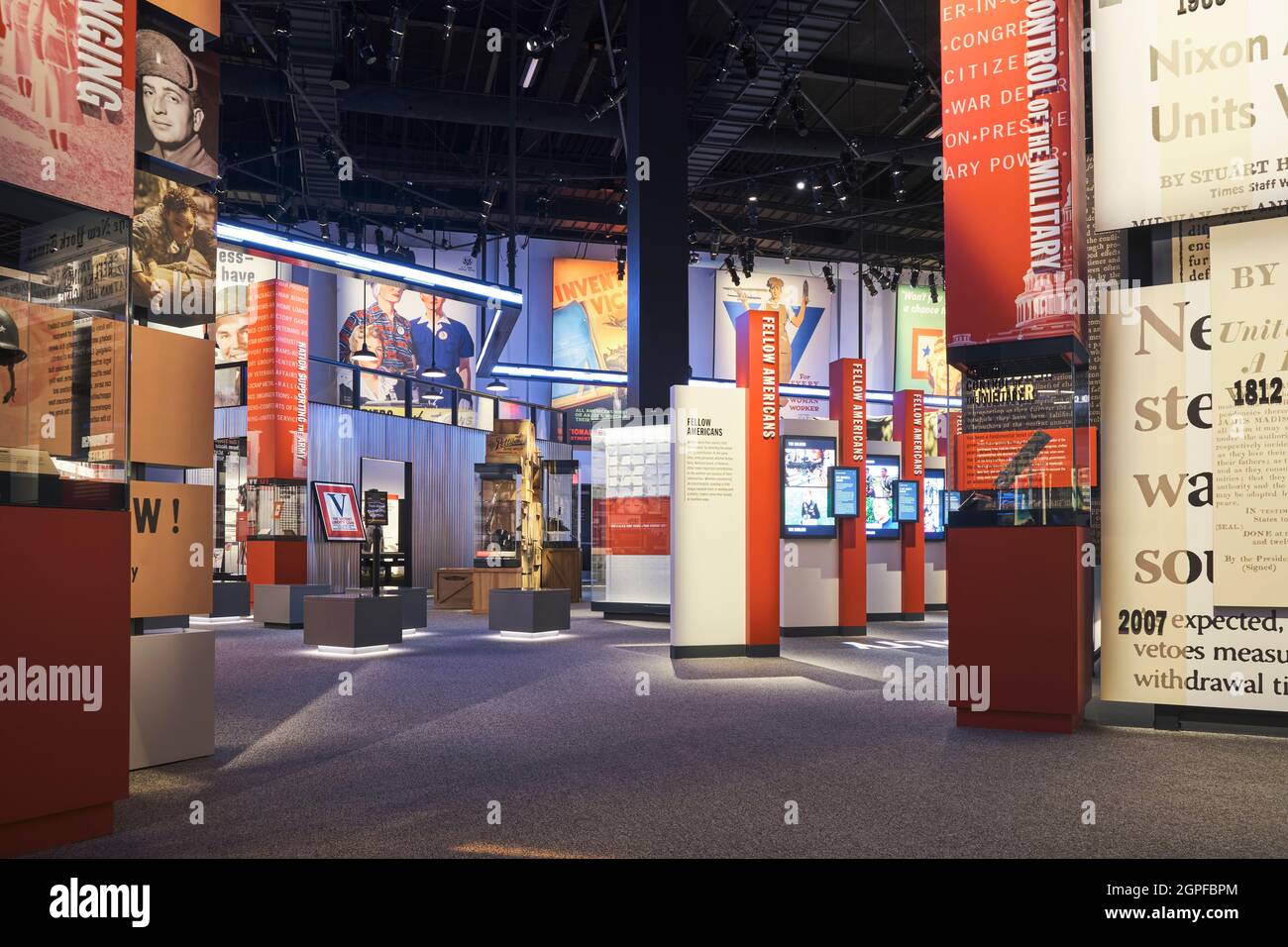 Una galleria dedicata all'Esercito e alla Società, che guarda il fronte di casa. Al Museo Nazionale dell'Esercito degli Stati Uniti a Fort Belvoir, Virginia. Foto Stock
