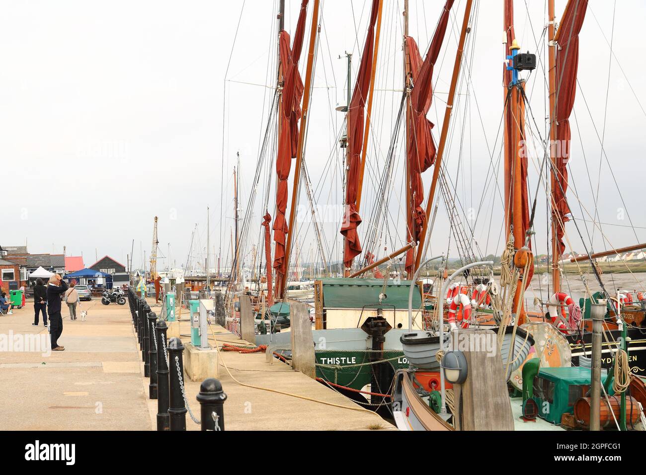 Vista del porto di Maldon con chiatte a vela, Maldon, Essex, Regno Unito Foto Stock