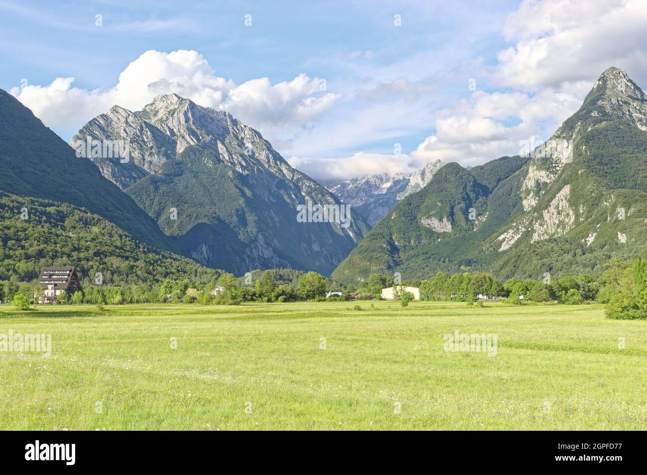 Le Alpi Giulie da Bovec Foto Stock