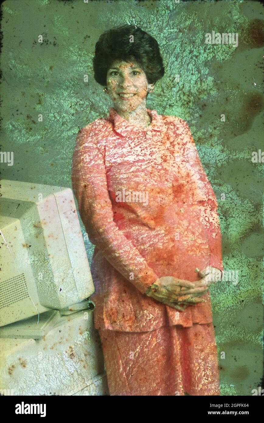 Austin Texas USA, 1994: La madre incinta in attesa a 7 mesi pone nel suo ufficio. ©Bob Daemmrich Foto Stock