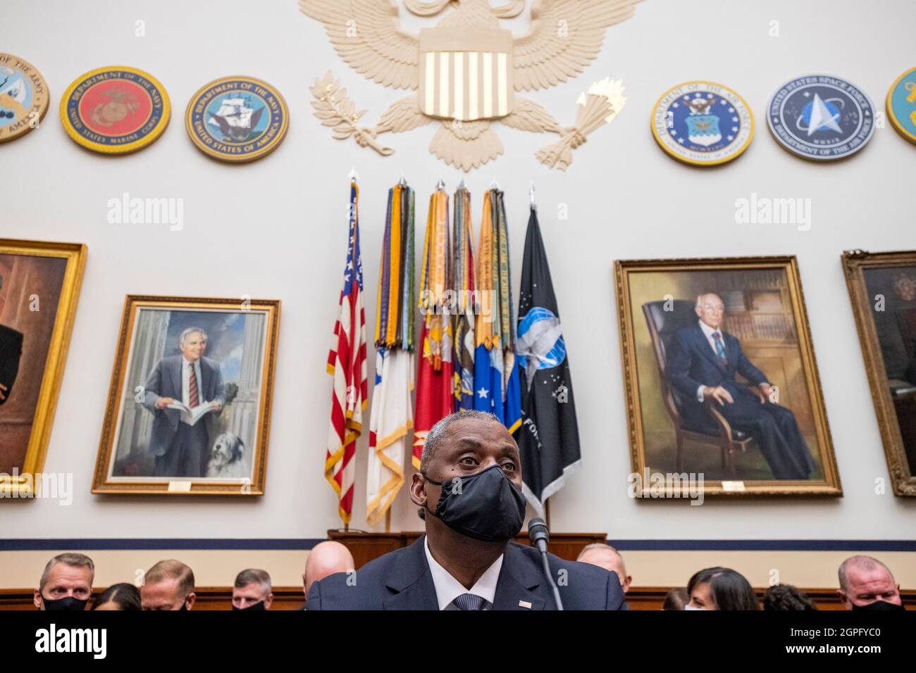 Il Segretario della Difesa degli Stati Uniti Lloyd J. Austin III ha seggio in un'audizione del Comitato dei servizi militari della Camera su "terminare la Missione militare degli Stati Uniti in Afghanistan" nell'edificio degli uffici della Casa di Rayburn a Washington, DC, mercoledì 29 settembre 2021. Credito: Rod Lammey/Pool via CNP /MediaPunch Foto Stock