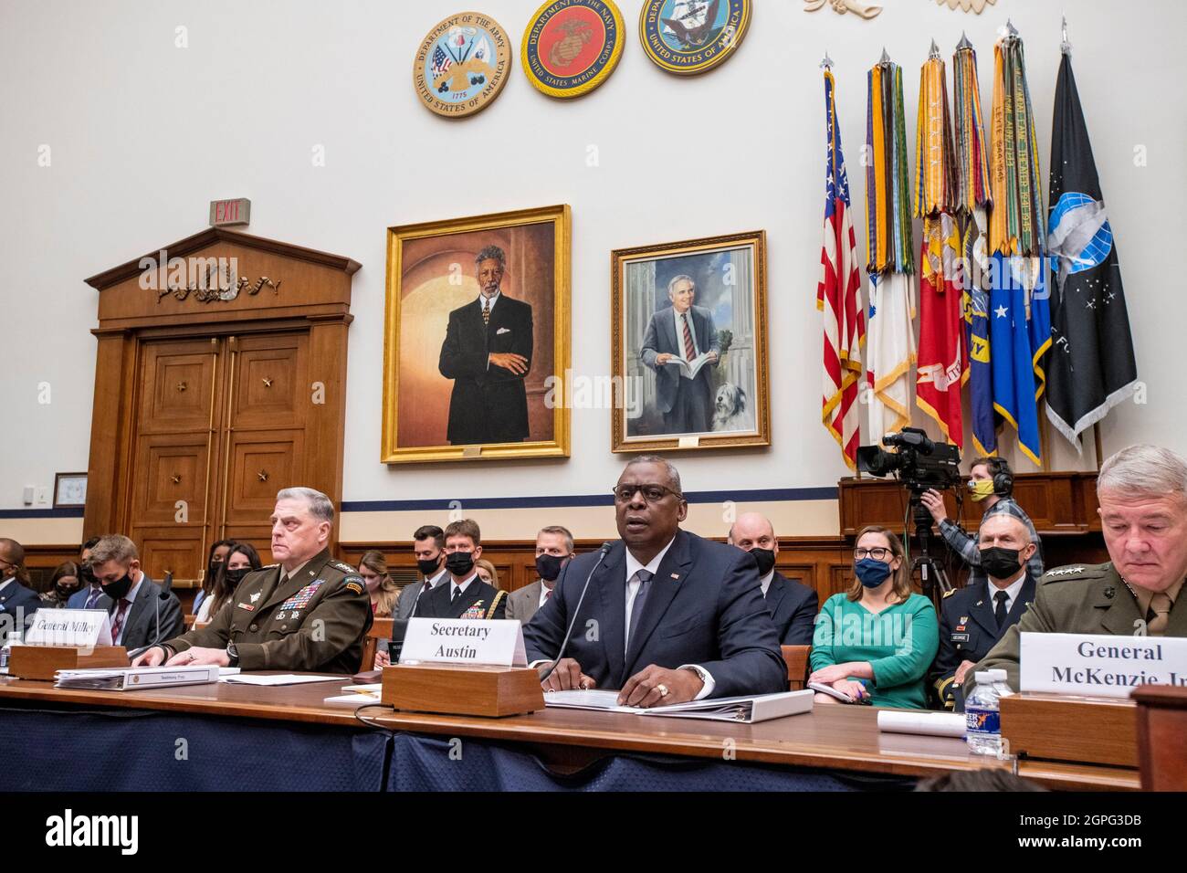Austin III, il Segretario della Difesa degli Stati Uniti, Center, offre le sue osservazioni di apertura durante un'audizione del Comitato dei servizi Armed della Camera su âEnding la Missione militare degli Stati Uniti a Afghanistanâ nell'edificio degli uffici della Casa di Rayburn a Washington, DC, mercoledì 29 settembre 2021. Credito: Rod Lammey/Pool via CNP Foto Stock